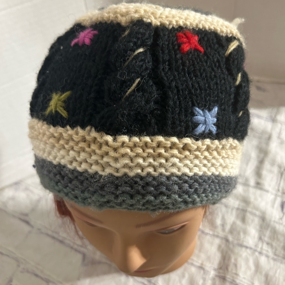 TURTLE FÜR WOOL HAND KNIT IN NEPAL EMBROIDERED MULTI COLOR METAL BAND LOGO ADULT
